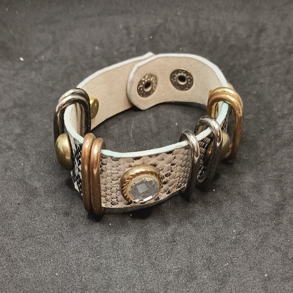 Chic Leather Bracelet with Metallic Accents
